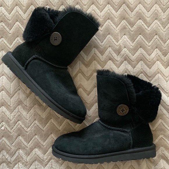 UGG Shoes - Ugg Bailey Button Boot size 6
